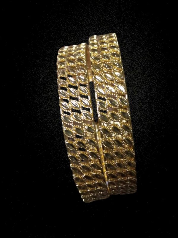 Lustre Bangle