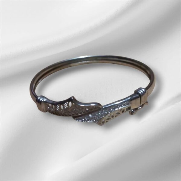 Regal Cuff